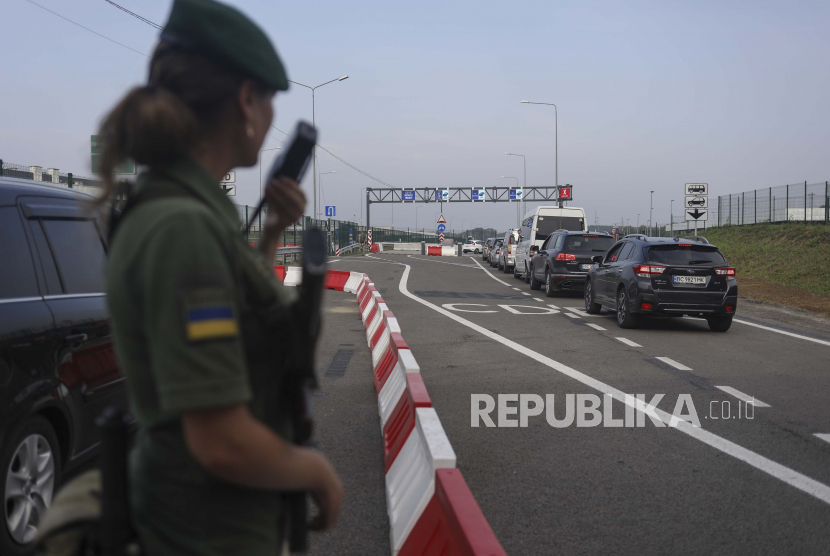 Presiden Polandia Andrzej Duda melakukan kunjungan ke Kiev, Ukraina untuk membahas bantuan militer dan kemanusiaan yang akan diberikan Polandia.