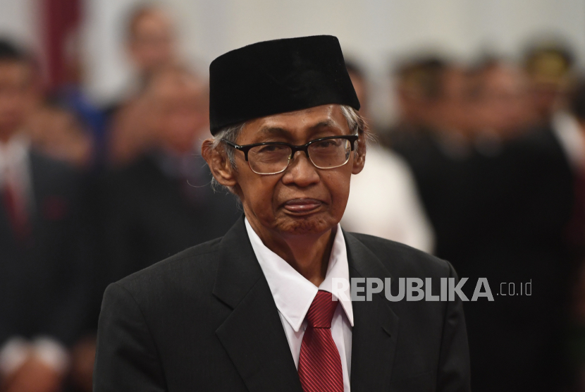 Artidjo Alkostar bersiap mengikuti upacara pelantikan Pimpinan dan Dewan Pengawas KPK di Istana Negara, Jakarta, Jumat (20/12/2019). 