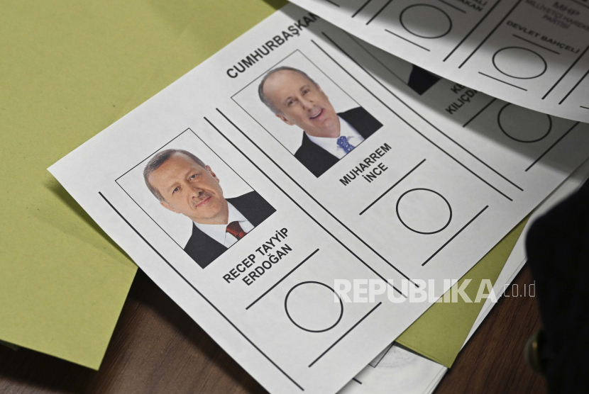  Kertas suara pencoblosan Pemilihan Presiden Turki pada Ahad (14/5/2023). 