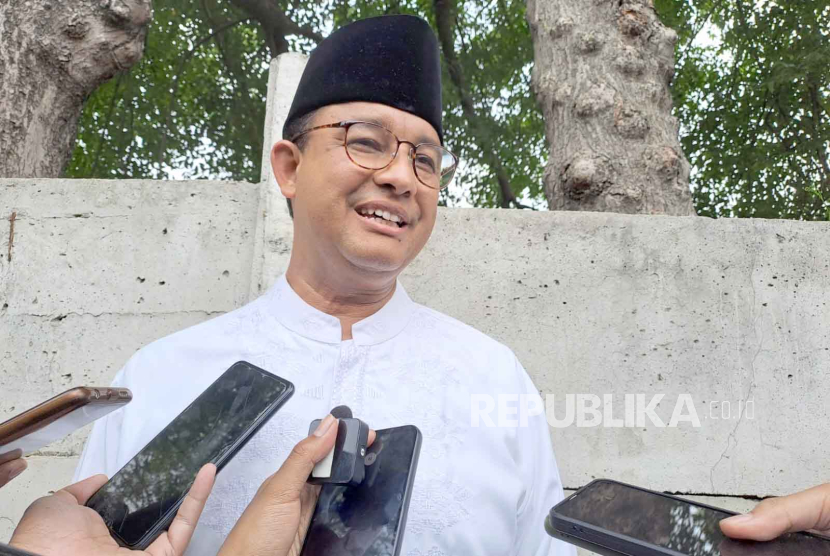 Capres Koalisi Perubahan Anies Rasyid Baswedan saat menghadiri haul Qudbil Anfas Al Habib Umar bin Abdurrahman Al Atthos ke-373 di kawasan Jagakarsa, Jakarta Selatan, Selasa (7/11/2023). 