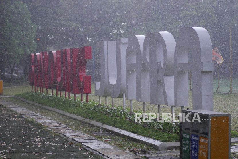 Suasana Taman Persib saat hujan di Jalan Supratman, Kota Bandung, Jumat (20/1/2023).