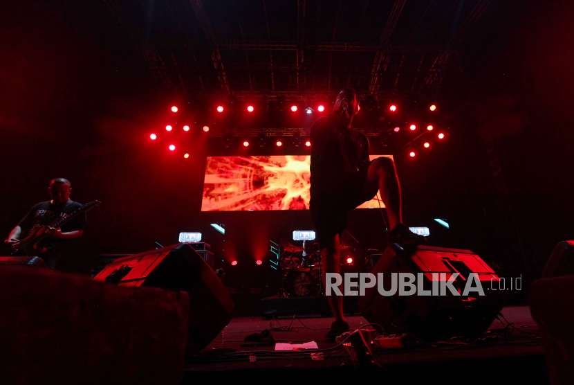 Hammersonic 2023 di Pantai Karnaval Ancol, Jakarta Utara, Sabtu (18/3/2023) malam. Unit hip metalcore Jakarta, St Loco tampil atraktif paripurna menyapa massa di perhelatan hari pertama Hammersonic Festival 2023