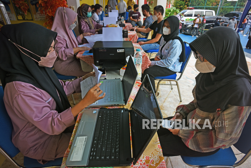 Ribuan Pelajar SMP di Kota Cirebon Mulai Divaksin Covid-19 (ilustrasi).