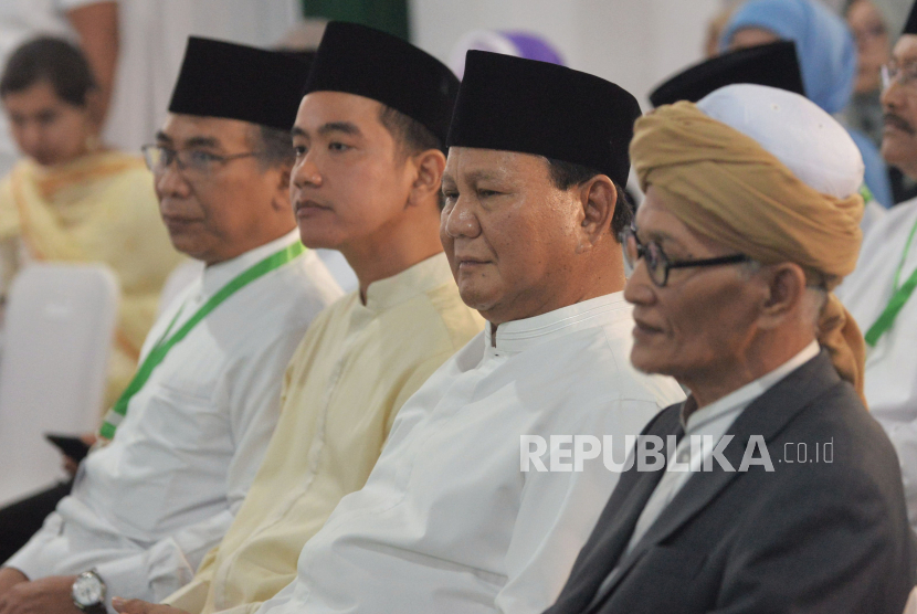 Presiden dan Wakil Presiden terpilih periode 2024-2029 Prabowo Subianto dan Gibran Rakabuming Raka. Prabowo mengakui Jokowi sangat membantu dalam mempersiapkan diri hingga pelantikan.