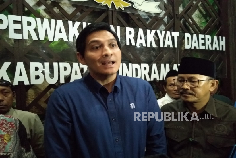 Wakil Bupati (Wabup) Indramayu Lucky Hakim bersama Ketua DPRD Indramayu, Syaefudin (kanan), di Gedung DPRD Kabupaten Indramayu, Jawa Barat, Selasa (28/2/2023). 