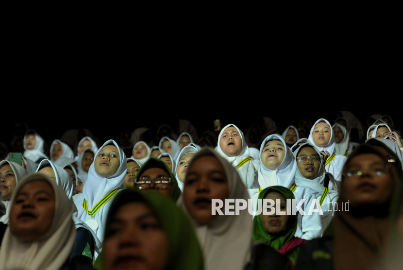 Jamaah Nahdlatul Ulama saat menghadiri acara Harlah ke-102 Nahdlatul Ulama di Istora Senayan, Jakata, Rabu (5/2/2025). Pada Puncak Peringatan Hari Lahir NU yang ke-102 ini mengangkat tema Bekerja Bersama Umat untuk Indonesia Maslahat. Kegiatan tersebut juga dihadiri oleh para menteri dari Kabinet Merah Putih, Kapolri Jenderal Pol Listyo Sigit Prabowo dan Panglima TNI Agus Subiyanto.