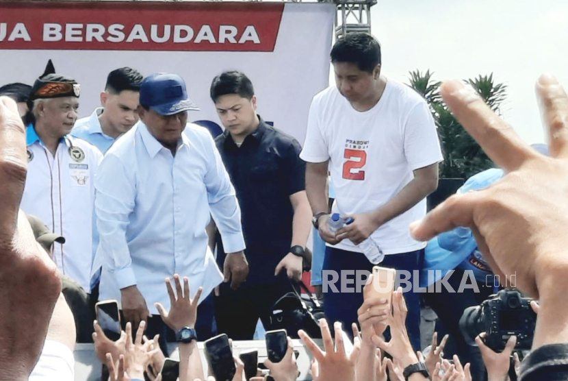 Mantan politikus PDIP, Maruarar Sirait alias Ara saat mendampingi capres nomor urut 2, Prabowo Subianto. Eks politikus PDIP Maruarar sebut Jokowi akan ikut kampanye untuk Prabowo-Gibran.