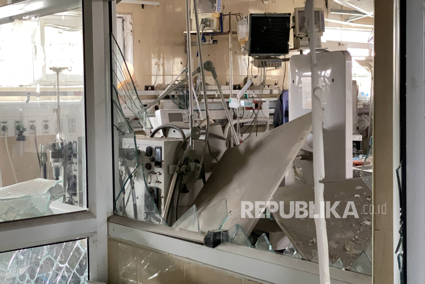 Penampakan Rumah Sakit Anak Al Nasr yang hancur total di Kota Gaza, Jumat (16/2/2024). Rumah Sakit Anak Al Nasr rusak total akibat serangan Israel. Jenazah bayi dan anak-anak ditemukan membusuk di unit perawatan intensif Rumah Sakit Anak Al Nasr di Gaza setelah penarikan tentara Israel dari daerah tersebut.