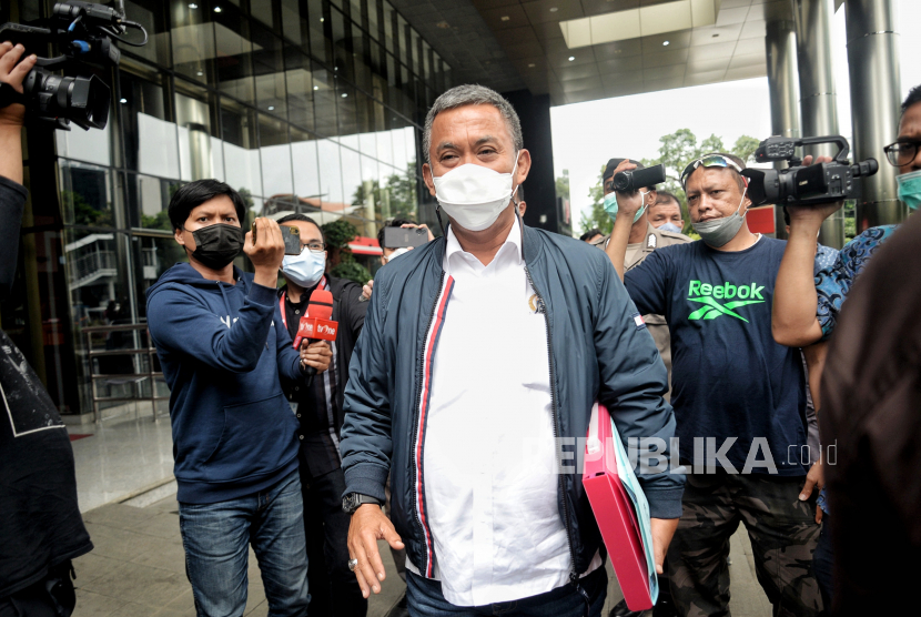 Ketua DPRD DKI Jakarta Prasetyo Edi Marsudi berjalan usai menjalani pemeriksaan laporan Formula E di Gedung Merah Putih KPK, Jakarta Selatan, Selasa (8/2/2022). 