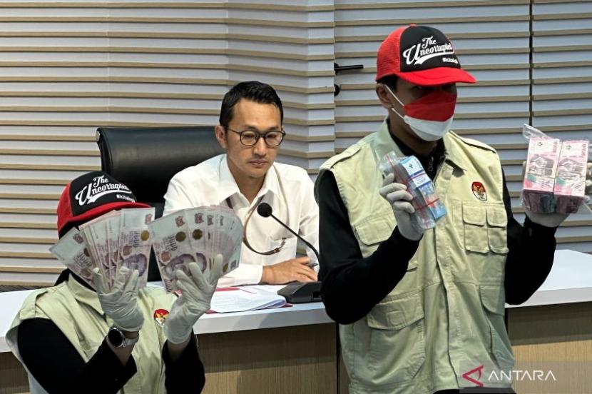 KPK Tetapkan Lima Tersangka dalam Kasus Suap Pemeriksaan Pajak