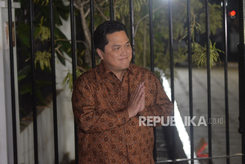 Menteri BUMN Erick Thohir tiba di kediaman Presiden Terpilih Prabowo Subianto, Kertanegara, Jakarta Selatan, Senin (14/10/2024) petang WIB.