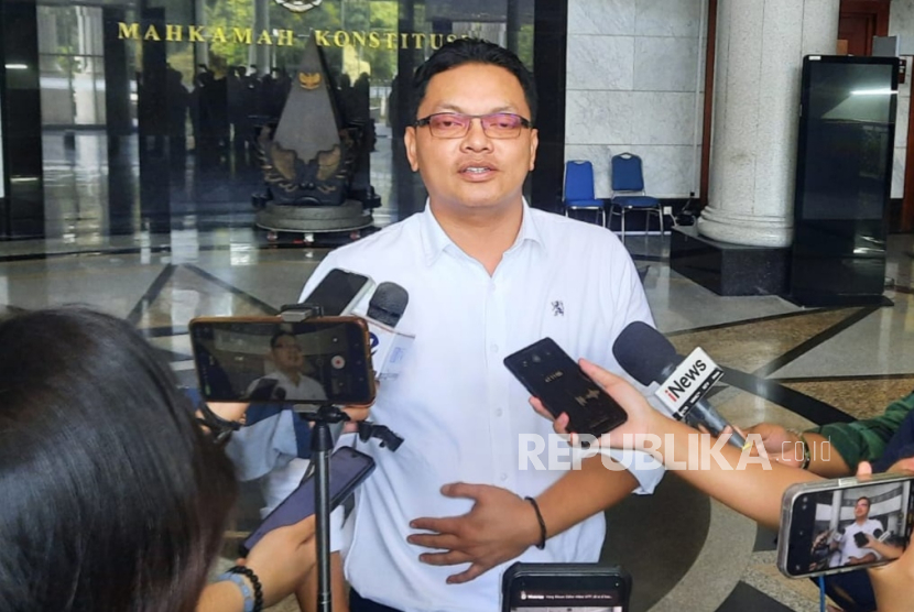 Juru Bicara Mahkamah Konstitusi (MK), Fajar Laksono ketika diwawancarai wartawan di Gedung MK, Jakarta Pusat, Kamis (18/4/2024). 