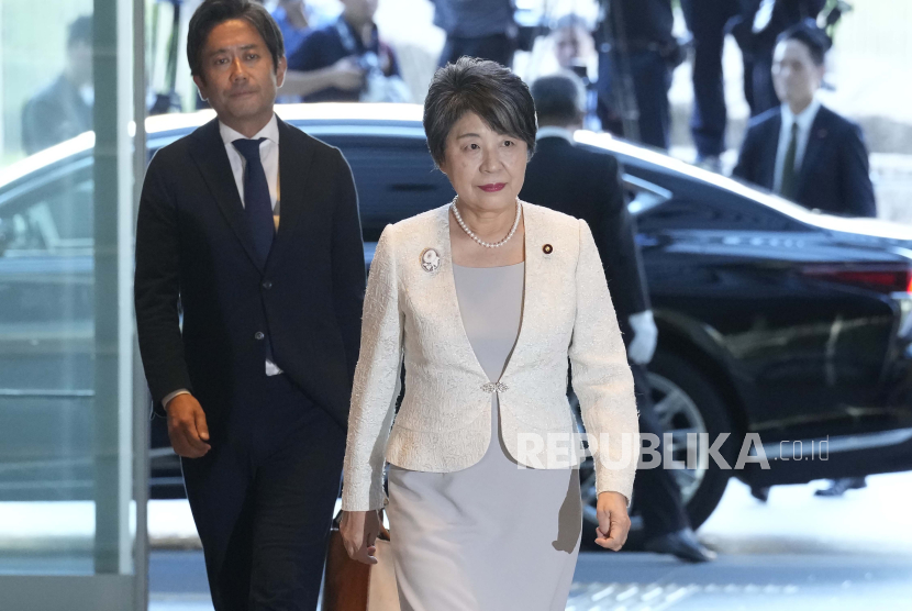 Menteri Luar Negeri Jepang Yoko Kamikawa (kanan) akan mengunjungi Israel, Yordania dan Tepi Barat. 