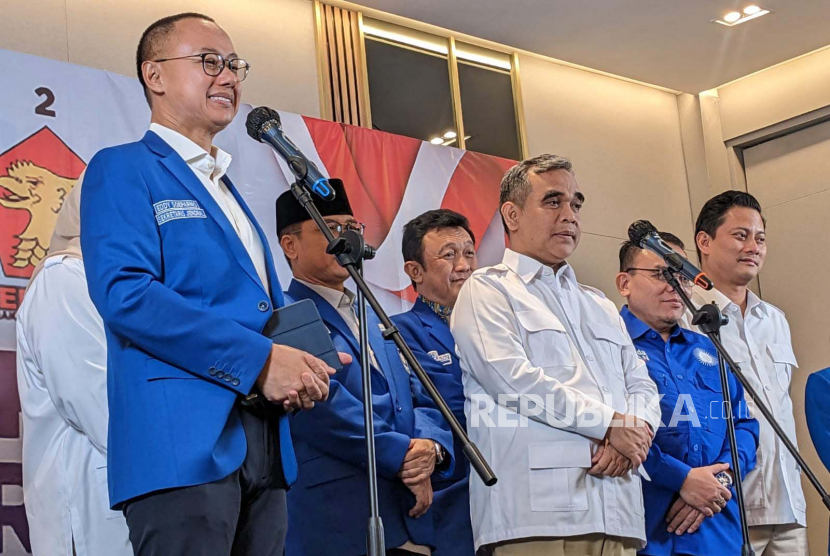 Sekretaris Jenderal PAN Eddy Soeparno bersama Sekretaris Jenderal Partai Gerindra Ahmad  Muzani usai pertemuan tertutup di Kantor DPP PAN, Jakarta, Senin (5/6/2023).