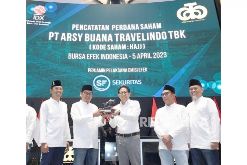 PT Arsy Buana Travelindo Tbk dengan kode emiten HAJJ resmi tercatat sebagai perusahaan ke-29 yang melantai di Bursa Efek Indonesia (BEI) tahun ini, Rabu (5/4/2023).
