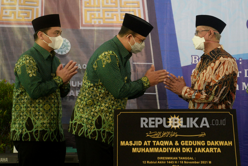 Ketua Umum Pimpinan Pusat Muhammadiyah Haedar Nashir dan Gubernur DKI Jakarta Anies Baswedan.