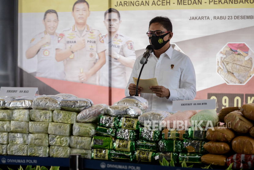Wakil kepala Bareskrim Irjen Pol Wahyu Hadiningrat saat konferensi pers terkait pemusnahan barang bukti narkotika, di Bareskrim Polri, Jakarta.