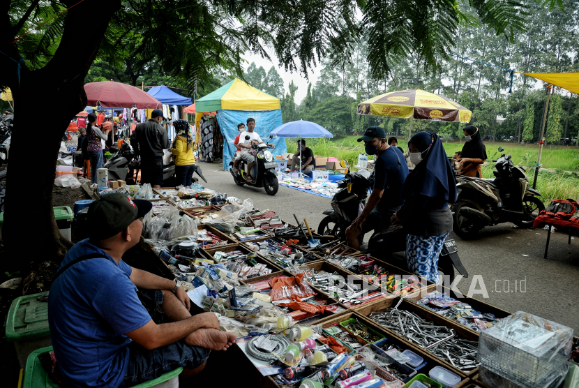 Ilustrasi. Kepolisian sektor (Polsek) Duren Sawit, Jakarta Timur menindaklanjuti laporan dugaan pemalakan terhadap pedagang kaki lima (PKL) oleh pengamen di Jalan Sawah Barat, Kanal Banjir Timur (KBT), Kamis (20/10/2022).