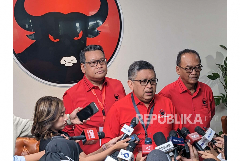 Sekretaris Jenderal PDIP, Hasto Kristiyanto menyampaikan agenda hari terakhir Rakernas III PDIP di Sekolah Partai, Jakarta, Kamis (8/6/2023).