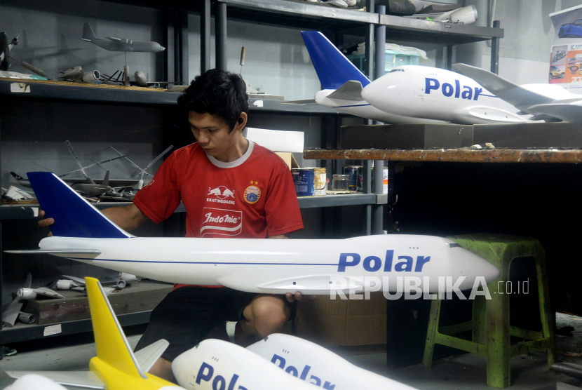 Menengok Perajin Miniatur Pesawat Terbang Di Cibinong Republika Online
