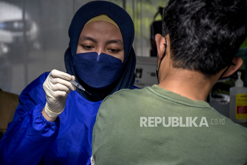 Vaksinasi booster di Sulawesi Tengah rendah karena minimnya partisipasi masyarakat.