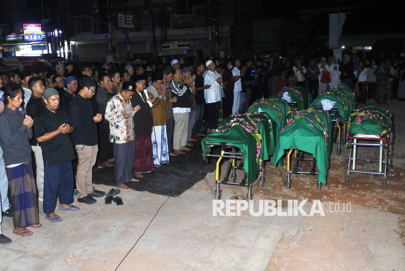 Delapan Korban Kecelakaan Maut di Bromo Sudah Dimakamkan, Tiga di Antaranya Satu Keluarga