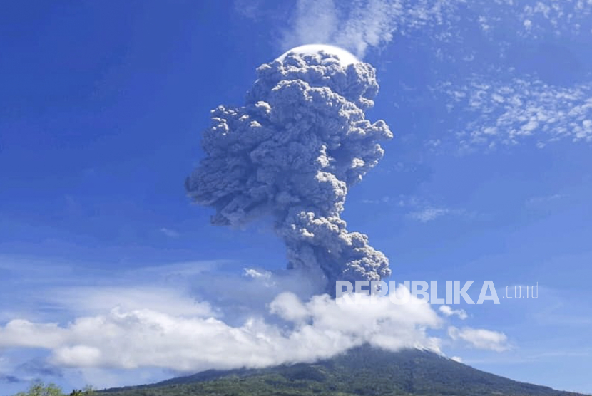 Ilustrasi. Badan Geologi Kementerian Energi dan Sumber Daya Mineral (ESDM) mencatat sembilan gunung api mengalami erupsi, baik eksplosif maupun efusi, di Indonesia selama periode Januari-Juni 2022. 