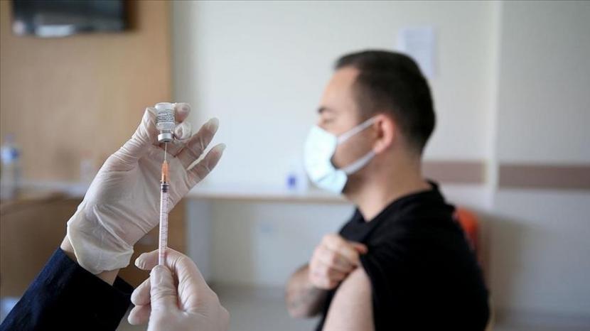 Program vaksinasi negara berlanjut dengan kecepatan penuh, total 997.000 divaksinasi pada Jumat - Anadolu Agency