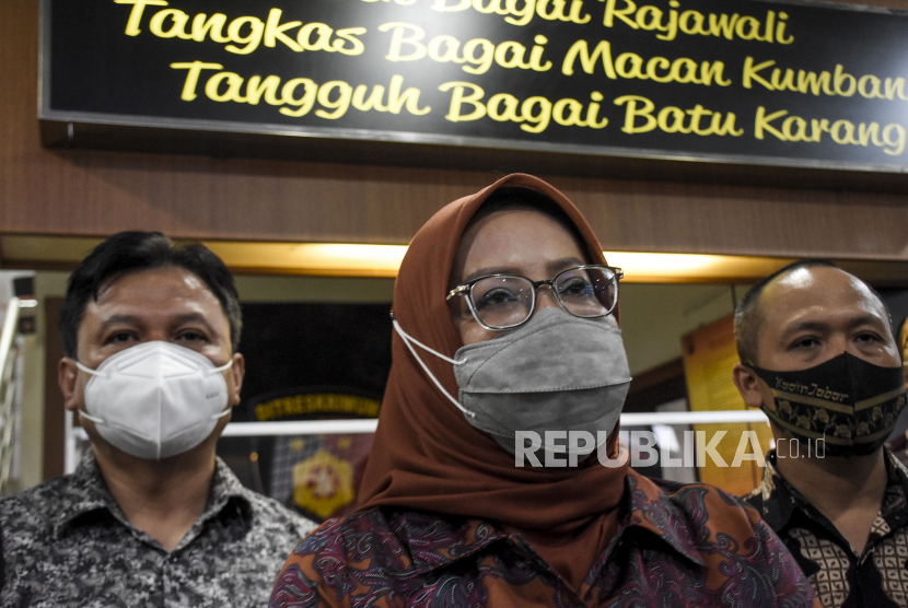 Seluruh wilayah Kabupaten Bogor, saat ini berstatus zona merah Covid-19. Foto Bupati Bogor Ade Yasin (tengah)