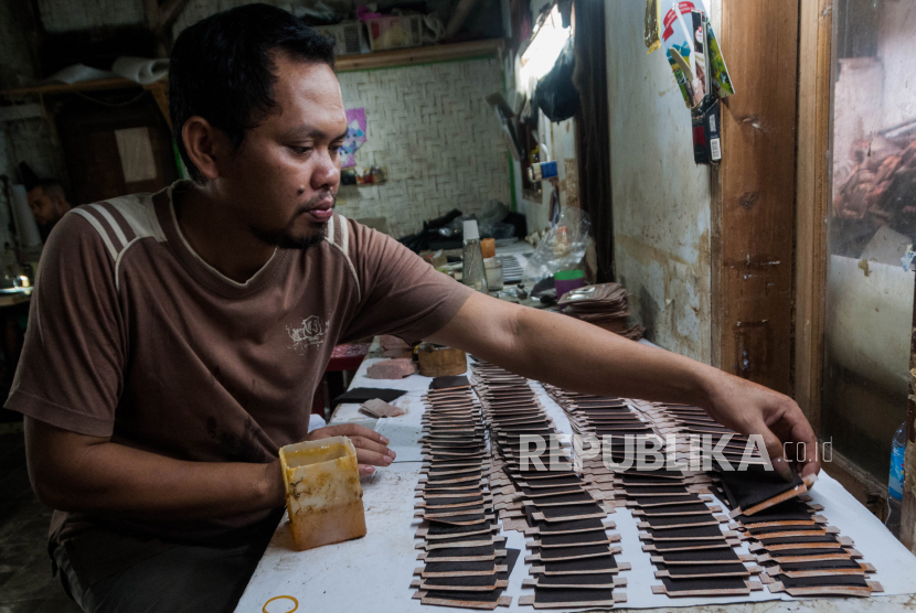 Usaha kerajinan dompet di Kabupaten Lebak, Banten, mulai bangkit (Foto: ilustrasi kerajinan dompet)