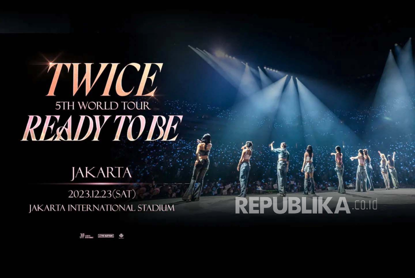 Poster Twice Ready To Be Concert di Jakarta. Promotor Twice menyediakan fasilitas shuttle bus untuk penggemar yang ingin menonton penampilan idolanya di JIS.