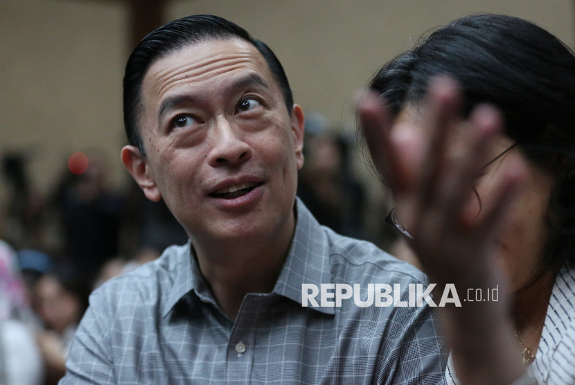 Terdakwa kasus dugaan korupsi impor gula Thomas Trikasih Lembong atau Tom Lembong bersiap untuk mengikuti sidang pembacaan tuntutan di Pengadilan Tipikor, Jakarta, Jumat (4/7/2025). Jaksa Penuntut Umum (JPU) menuntut mantan Menteri Perdagangan tersebut dengan hukuman tujuh tahun penjara dan denda Rp750 juta subsider enam bulan kurungan.