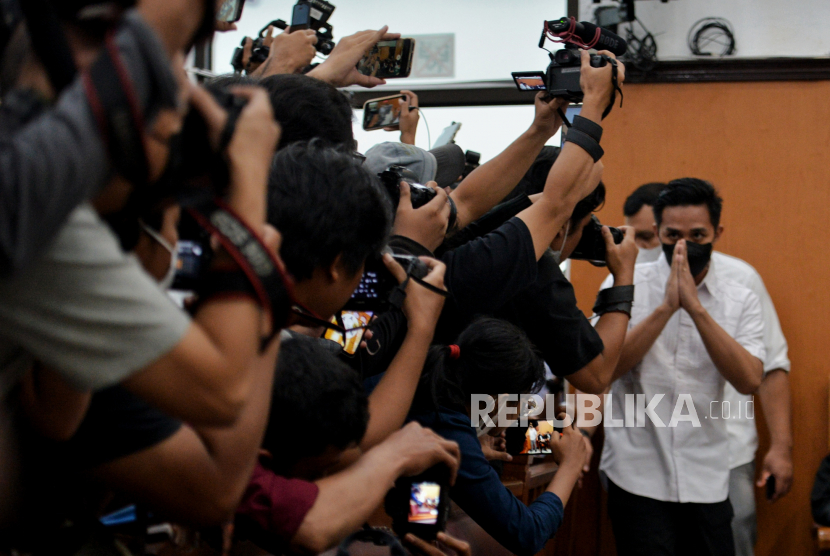 Terdakwa Richard Eliezer saat akan menjalani sidang tuntutan di Pengadilan Negeri Jakarta Selatan, Jakarta, Rabu (18/1/2023). Richard saat ini menunggu vonis hakim setelah dituntut 12 tahun penjara oleh jaksa. (ilustrasi)