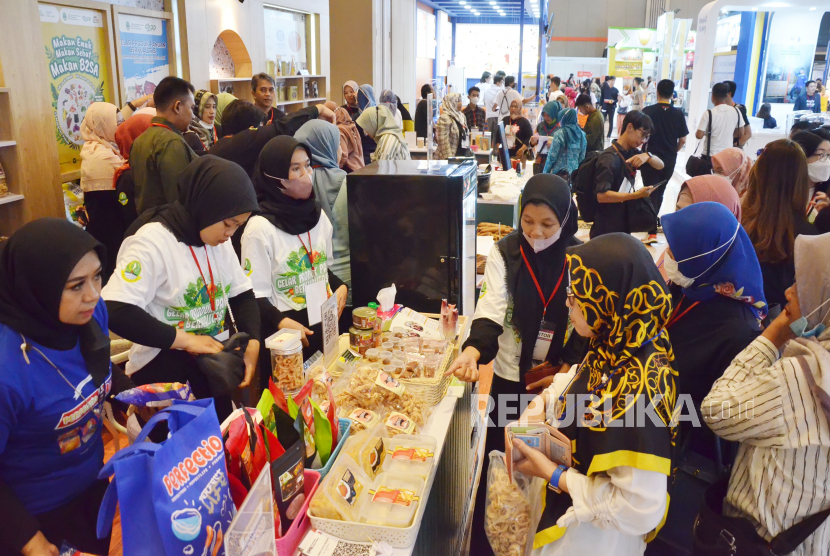 Suasana pameran Bandung International Food & Hotel Expo (BIFHEX) dan Festival Ethnic Food 2023 di Sudirman Grand Ballroom, Kota Bandung, Kamis (2/2/2023). Kegiatan hilirisasi industri mamin kian menggeliat.