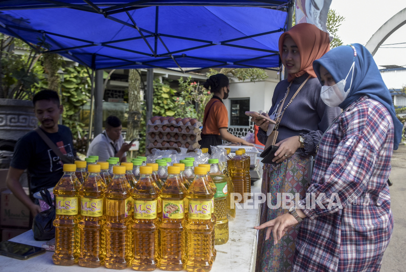 Ilustrasi pemantauan harga dan ketersediaan komoditas pangan di Semarang.