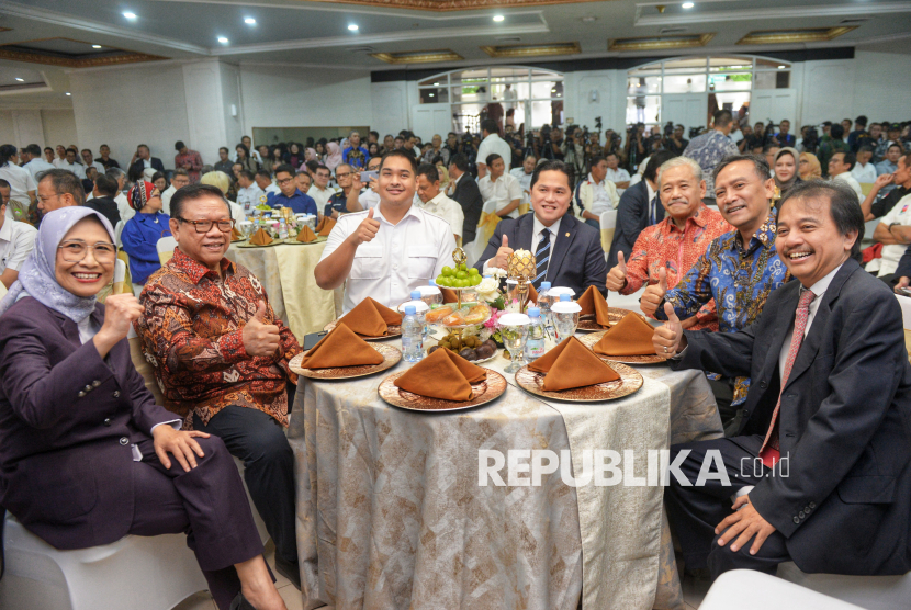 Momen Erick Thohir Kumpul Bareng Mantan Menpora di Acara Sertijab