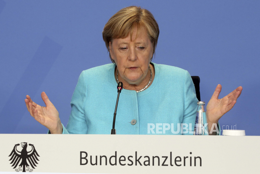 Kanselir Jerman Angela Merkel menjawab pertanyaan wartawan tentang situasi saat ini di Afghanistan dalam konferensi pers di kanselir di Berlin, Jerman, Kamis, 26 Agustus 2021. 