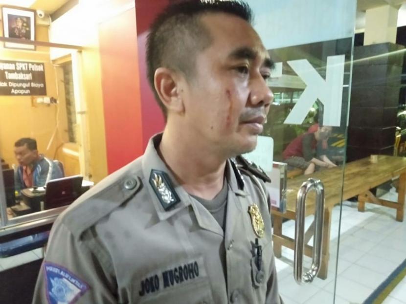 Cegah Warga Aniaya Maling Motor, Polisi Surabaya Malah Jadi Korban Amuk Massa