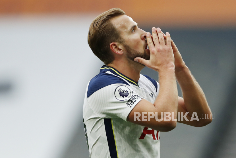 Ekspresi kekecewaan penyerang Tottenham Hotspur, Harry Kane saat menghadapi Newcastle United. 