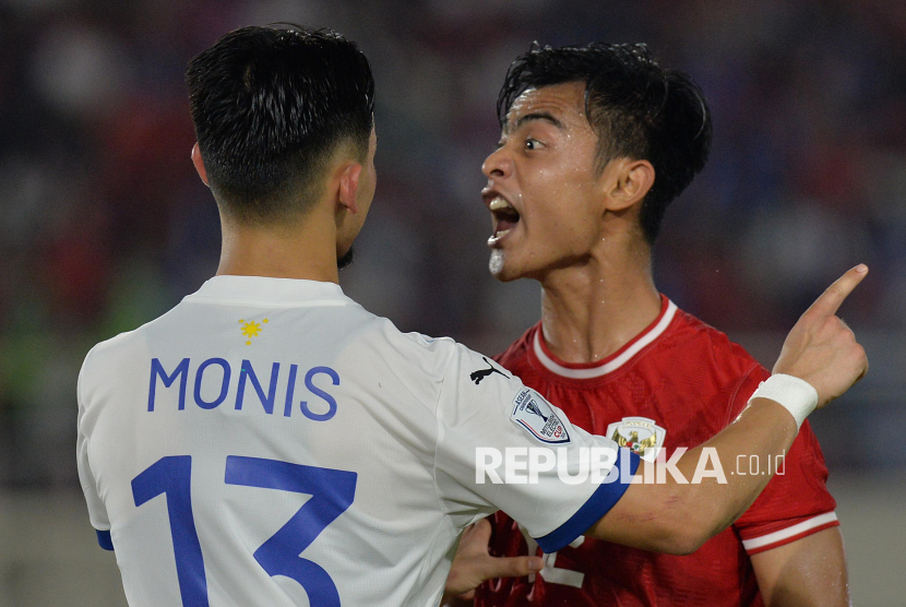 Ekspresi pemain Timnas Indonesia Pratama Arhan saat melawan Filipina pada pertandingan Grup B Piala AFF di Stadion Manahan, Solo, Sabtu (21/12/2024). Indonesia kalah dengan skor 0-1 dari Filipina. Dengan kekalahan ini, Timnas Indonesia tersingkir dari kejuaraan Piala AFF 2024.