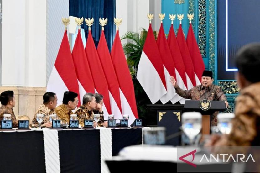 Prabowo: Anggaran rawan korupsi Rp306 triliun dialihkan program rakyat.