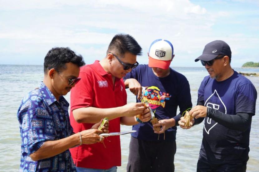 Pelanggan Telkomsel konservasi lamun di Selayar lewat donasi poin.