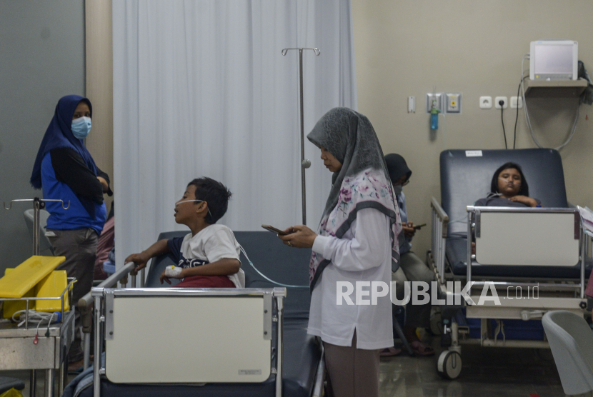Anak-anak dirawat di rumah sakit. Anggota DPRD mengapresiasi rencana pembangunan rumah sakit khusus anak di Jakarta.