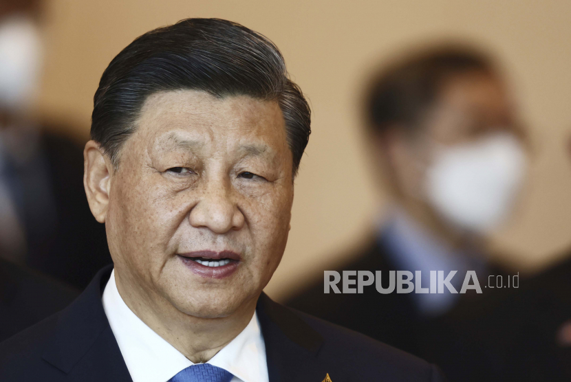  Presiden China Xi Jinping tiba untuk Pertemuan Pemimpin Ekonomi selama Kerja Sama Ekonomi Asia-Pasifik, KTT APEC, Sabtu, 19 November 2022, di Bangkok, Thailand. Pemerintah China mendukung berbagai upaya yang dilakukan Uni Eropa dalam memediasi konflik yang terjadi di Ukraina.