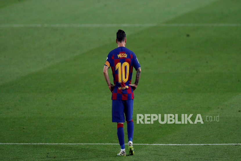 Bintang FC Barcelona Lionel Messi bereaksi setelah pertandingan sepak bola LaLiga Spanyol mereka antara FC Barcelona dan CA Osasuna diadakan di Camp Nou Stadium, di Barcelona, ??Spanyol, 16 Juli 2020. 