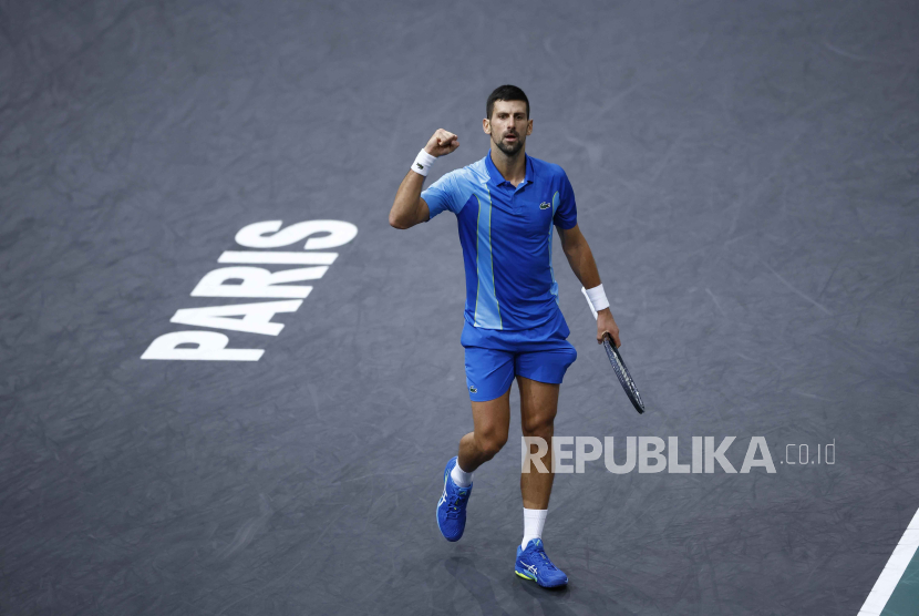 Novak Djokovic memenangi gelar Paris Masters untuk ketujuh kalinya setelah menaklukkan Grigor Dimitrov dengan skor 6-4, 6-3, Ahad (5/11/2023).