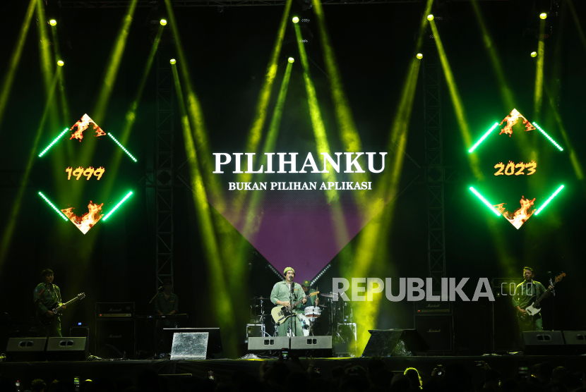 Grup band Rocket Rockers tampil dalam ajang Everblast Festival 2023 di Gambir Expo, Kemayoran, Jakarta, Sabtu (4/3/2023) malam. Di hari kedua, Ahad (5/3/2023), penampil seperti Padi, Kotak, hingga Secondhand Serenade tampil menghibur penonton.