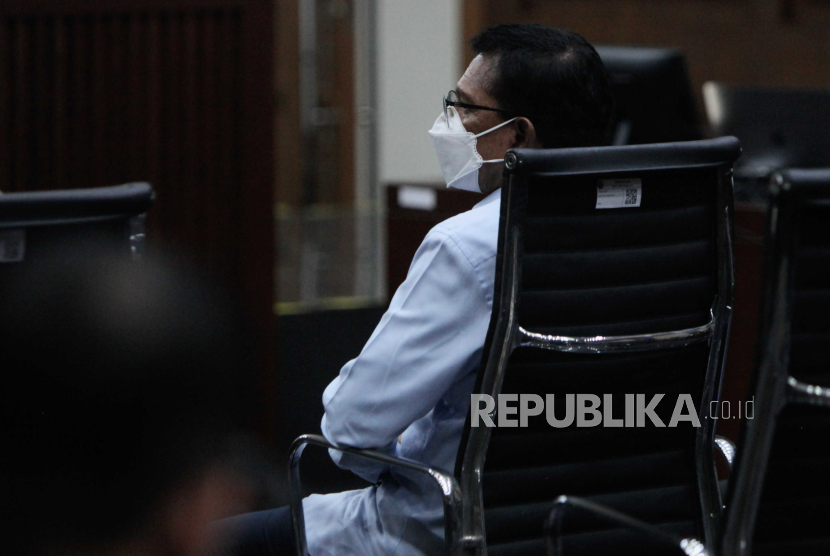 Terdakwa dugaan kasus korupsi proyek pengadaan base transceiver station (BTS) 4G Kominfo Johnny G Plate (kanan) saat menjalani sidang di Pengadilan Tipikor, Jakarta. (ilustrasi)