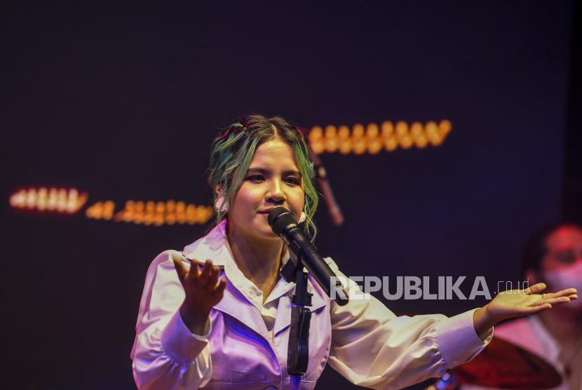 Penyanyi Brigita Meliala atau Idgitaf. Pada Ahad (5/5/2024), Idgitaf menggelar pertunjukan musik inklusi Mengudara Bersama Teman Tuli.