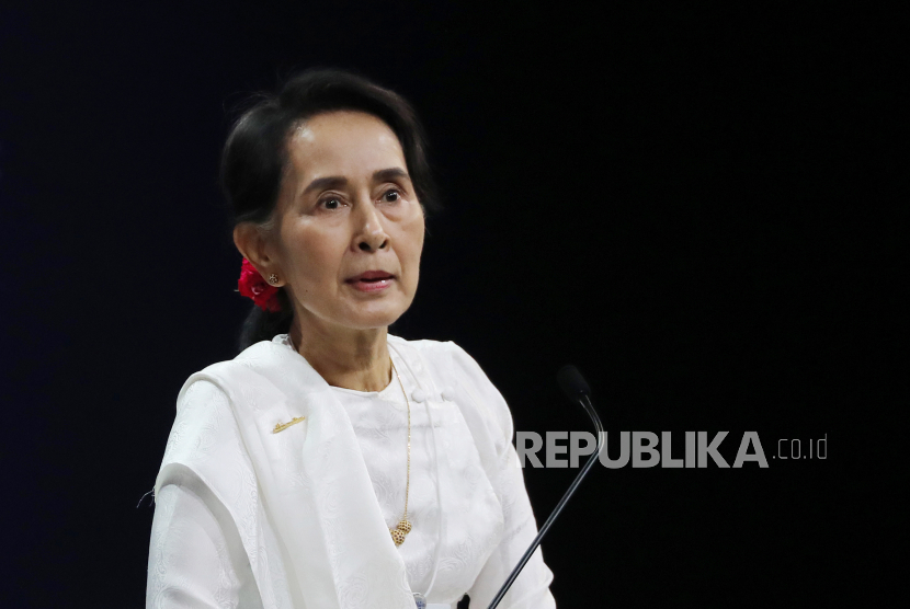 Pengadilan Myanmar yang dikuasai militer menjatuhkan hukuman lima tahun penjara kepada pemimpin terguling Aung San Suu Kyi pada Rabu (27/4/2022). 